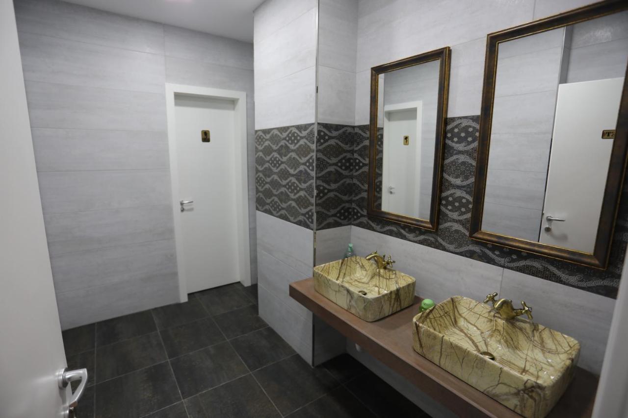 Hotel Elite à Pogradec Extérieur photo