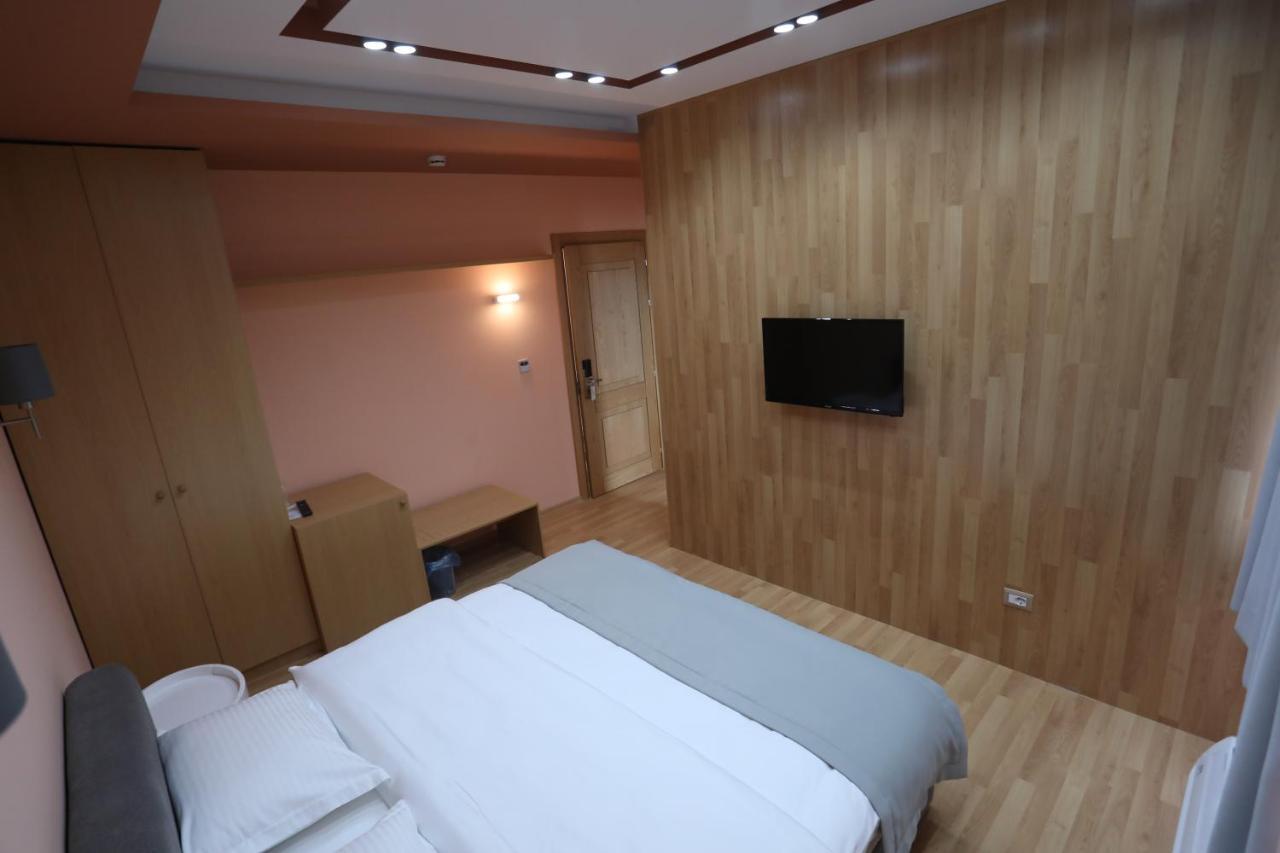 Hotel Elite à Pogradec Extérieur photo