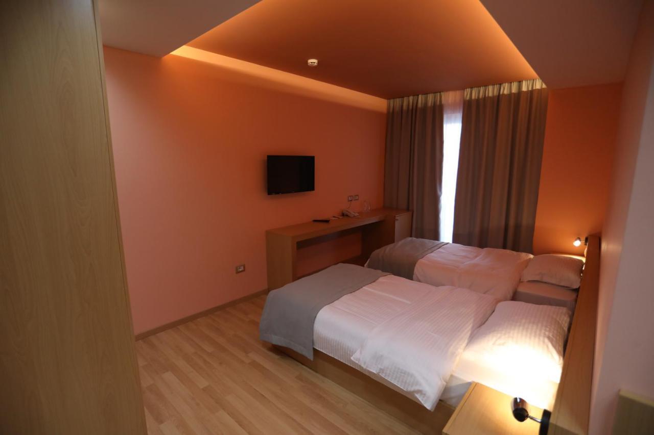 Hotel Elite à Pogradec Extérieur photo